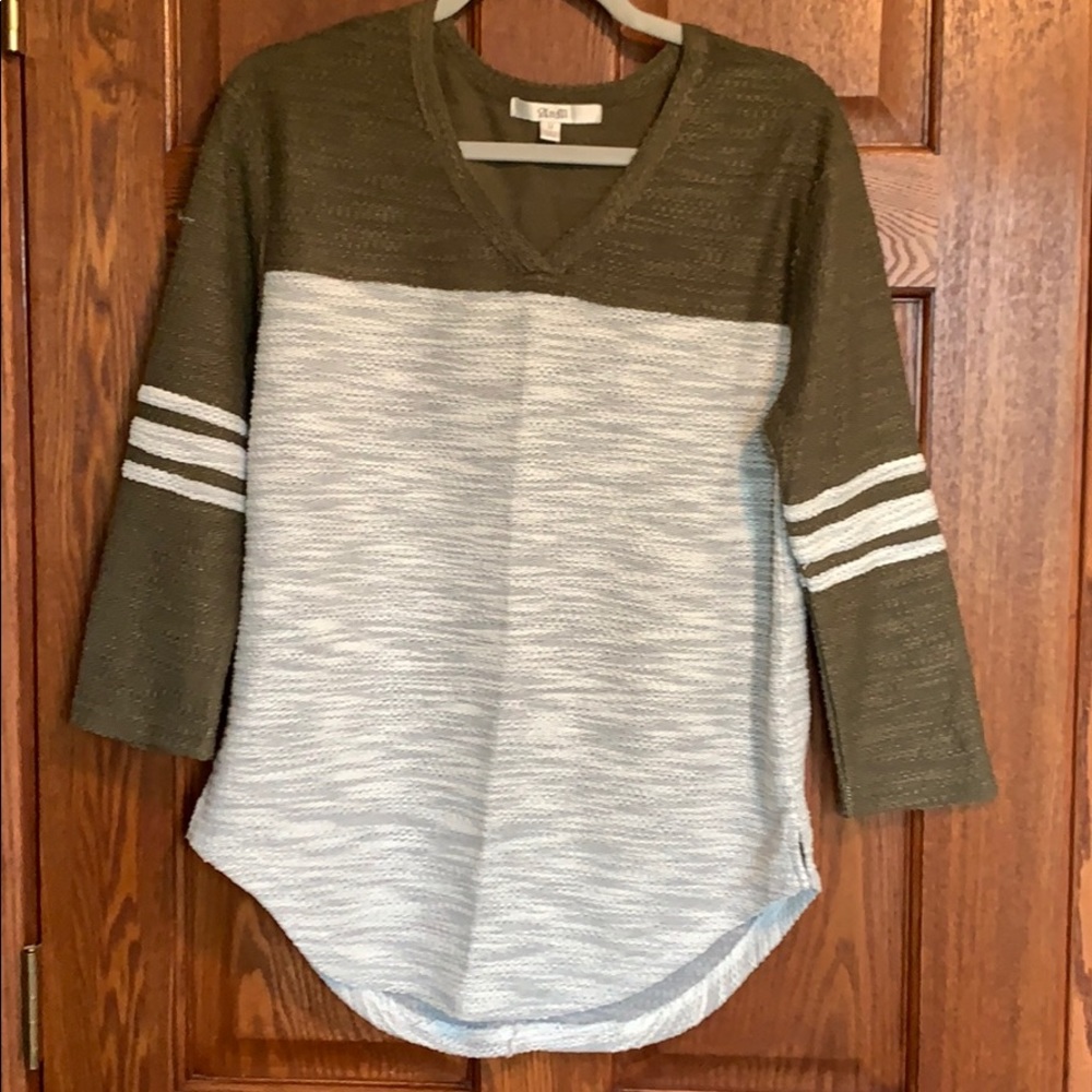 Sporty V-neck Sweater